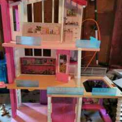 Mystery Lot Barbies Dream House with Accessories
