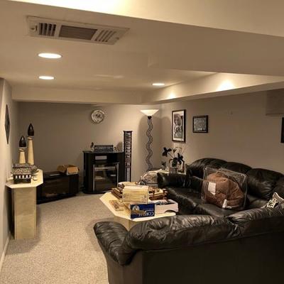 Leather sectional in nice condition 
