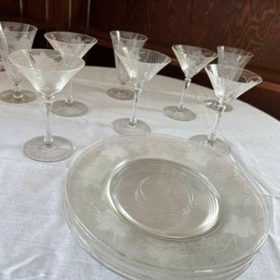 Ivy pattern vintage/antique glass set