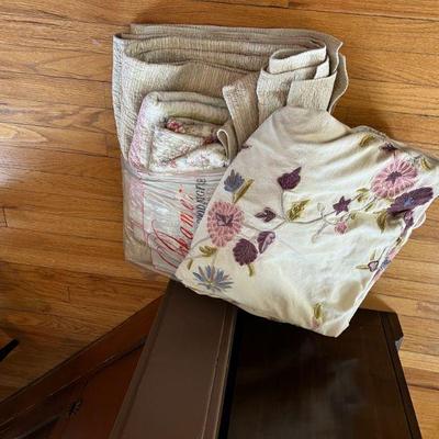 Vintage linens/tablecloths