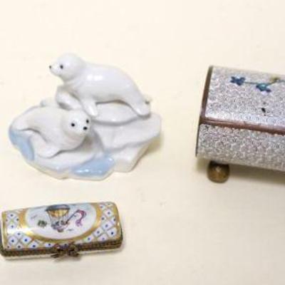 1204	LOT OF ASSORTED SMALLS INCLUDING CLOISONNE HINGED DRESSER BOX
