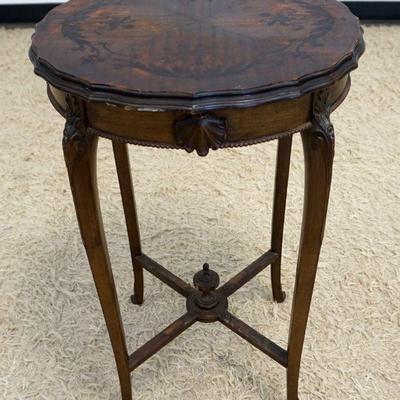 1118	DIMINUTIVE WALNUT LAMP TABLE, APPROXIMATELY 18 IN X 28 IN HIGH
