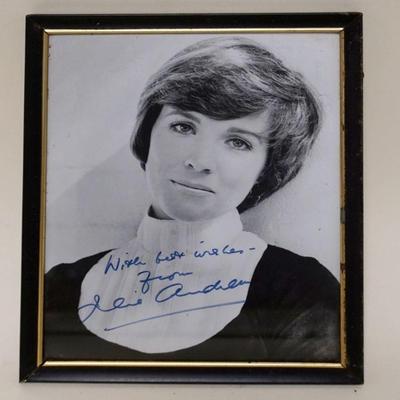 1075	JULIE ANDREWS SIGNED PHOTO, APPROXIMATELY 10 IN X 8 IN OVERALL
