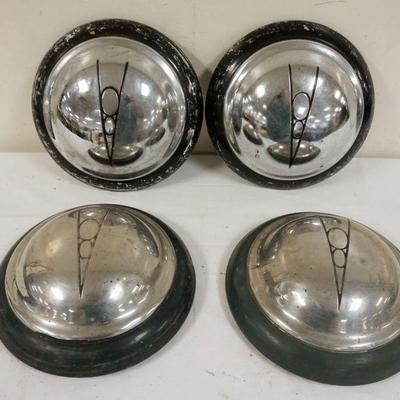 1255	4 VINTAGE 1930'S FORD HUBCAPS
