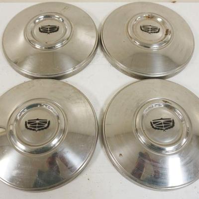 1257	LOT OF 4 VINTAGE HUBCAPS
