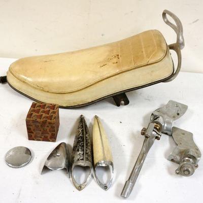 1258	LOT OF VINTAGE MOTORCYCLE PARTS
