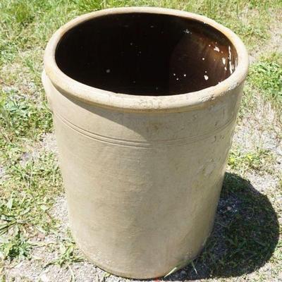 1261	20 GALLON CROCK, HAIRLINES & CHIPS
