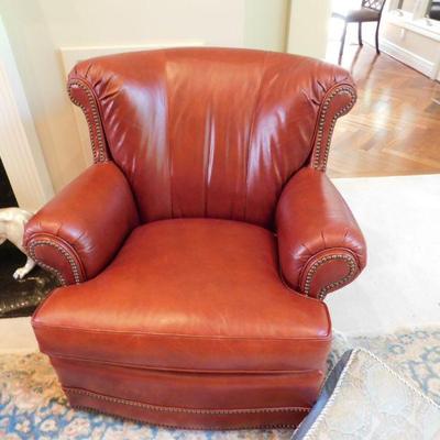 LEATHER SWIVEL SITTING CHAIR