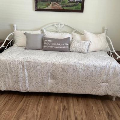 Wrought iron painted white, day bed with twin trundle