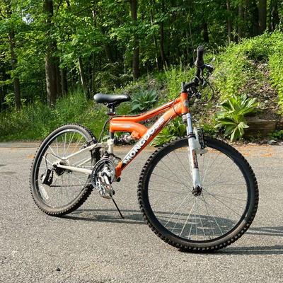 MONGOOSE XR-75 CHILDâ€™S BICYCLE | Full suspension, with Shimano components, 21 speed.
