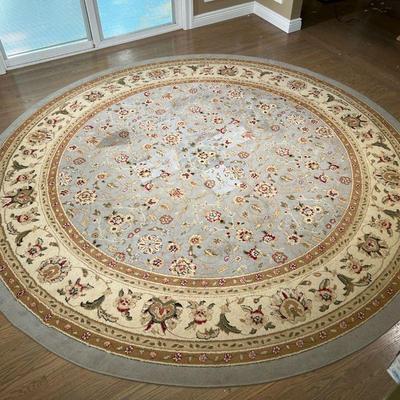 SAFAVIEH LYNDHURST ROUND RUG | Gray with a beige border and Viney floral decoration. - dia. 117 in
