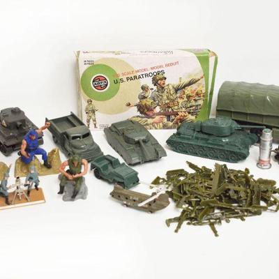 Army Men / Toy Lot