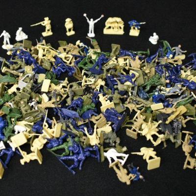200+ Miniature Plastic Army Men