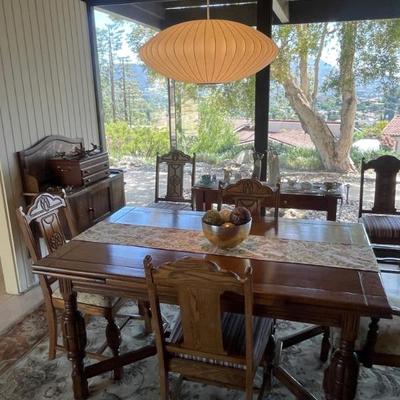 beautiful antique dining table w/ 6 chairs. (shown with ought leaves extended approx. 5')