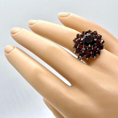 #94 â€¢ Vintage 14k Gold Garnet Cluster Ring- Size 7.5
