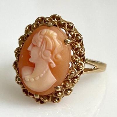 #90 â€¢ Beautiful Vintage Cameo and 10K Gold Ring - Size 6.5
