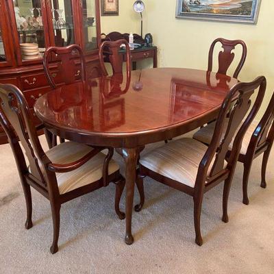 Thomasville Cherry Dining room Set, 6 chairs