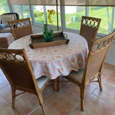 Rattan Nook Table/chairs