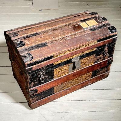 DOME TOP TRUNK | Dome Top storage trunk with embossed metal panels. - l. 28 x w. 17 x h. 18 in

