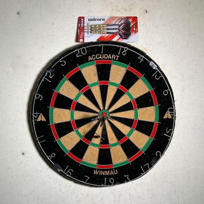 ACCUDART DART BOARD | Accudart Winmau dartboard with a set of new Unicorn darts. Board is very solid/heavy.
