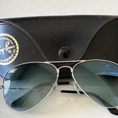 Ray Ban Aviator Sunglasses w/ Ray Ban Case