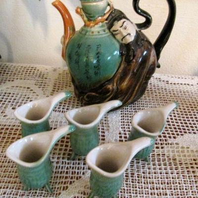 2 Li Bai wine pots and cups