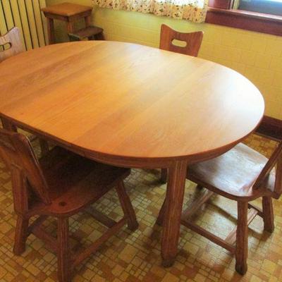 A Brandt Ranch Oak dining set (3 leaves 4 chairs)