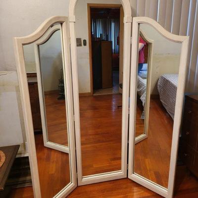 This Item is being held at a different location in Chicago near 52nd & Pulaski. Please ask for an appointment for viewing if...