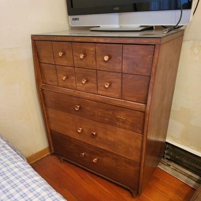 This Item is being held at a different location in Chicago near 52nd & Pulaski. Please ask for an appointment for viewing if...