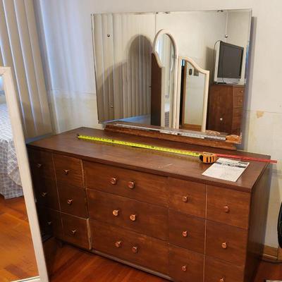 This Item is being held at a different location in Chicago near 52nd & Pulaski. Please ask for an appointment for viewing if...