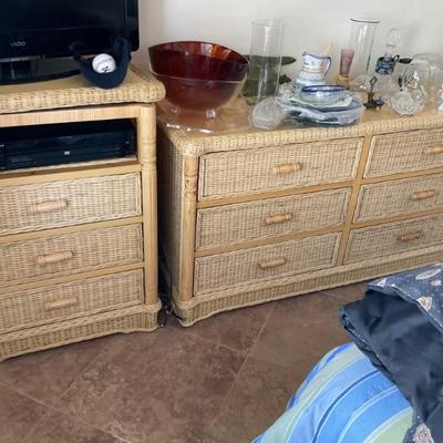 Part of the queen size bedroom set