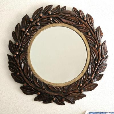Pretty Round Wall Mirror with Leave Motifs all the way Around - Measures 31