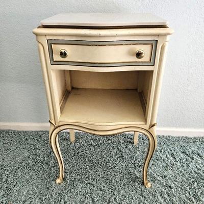 c 1960 Drexel "Touraine" French Provincial White w/ Gold Accents Small End/ Occasional Table w/ Drawer