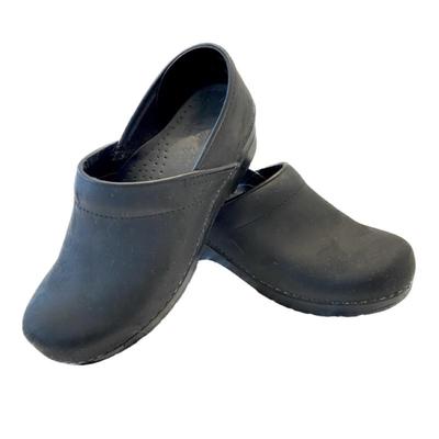 Black Oiled Professional Nubuck Leather Dansko Ladies Clogs in sz.39- (8.5 to 9)