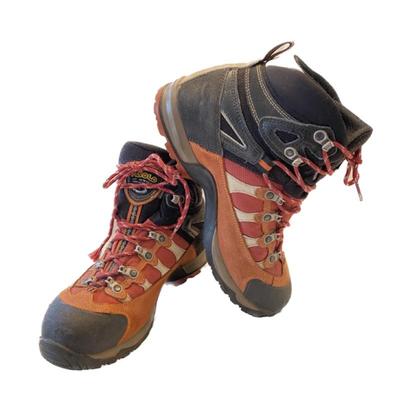 Asolo Stynger Womens Hiking Boot in Size 8.5- Suede Upper - Gore-Tex Lining