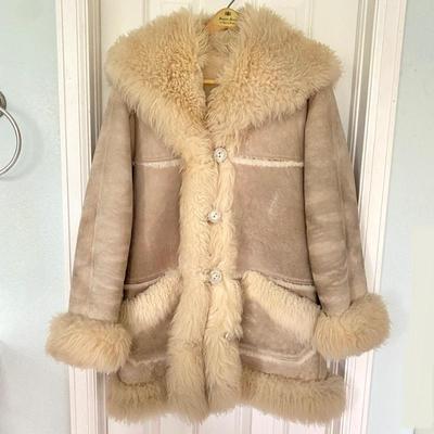 Amazing Vintage Overland Sheepskin Jacket -Buttons w/ 4 Elk Antler Buttons. Women's S/M