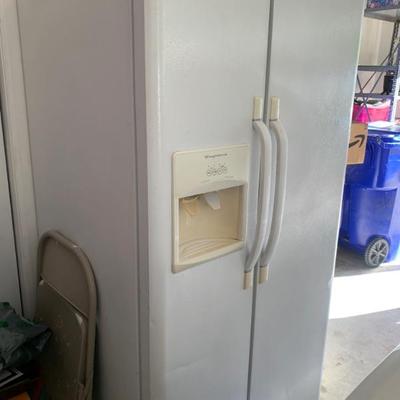 $150 Frigidaire side by side refrigerator 26 cubic foot 