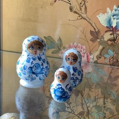 $25 -3 nesting dolls 