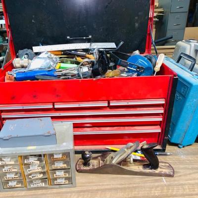 TOOL CHEST WITH LOTS OF TOOLS, STANLEY SMOOTH BOTTOM # 5 WOOD PLANE IN GREAT CONDITION