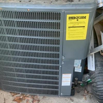 5 TON GOODMAN AC UNIT, (NOT A HEAT PUMP) STRAIGHT UP AIR CONDITIONER OUTSIDE UNIT