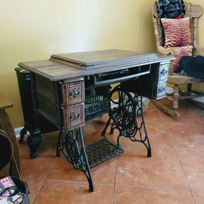Singer Sewing Table 