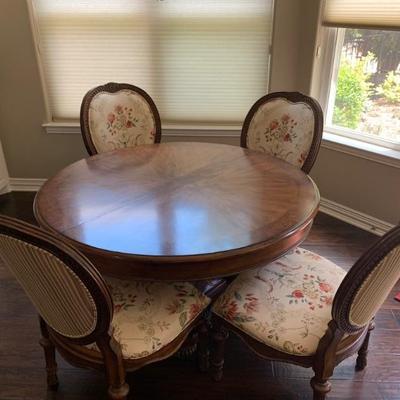 Drexel Heritage Talavera Round Table with 4 Chairs.  Has leave to Make  Oval Shape