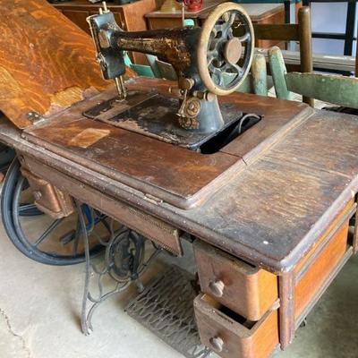 Antique â€¢ Singer â€¢ Treadle â€¢ Sewing Machine â€¢ $195 â€¢ (needs restoration)