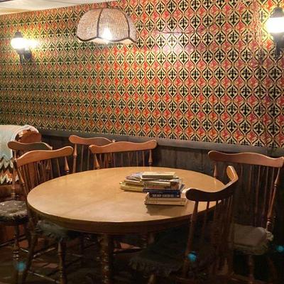 Table w/6 chairs