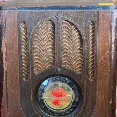 Antique Crosley â€œtombstoneâ€ radio