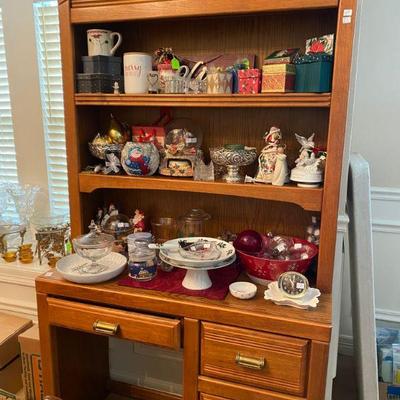 Vintage Oak Bedroom Suit, with a matching Chest by Broyhill 1970s