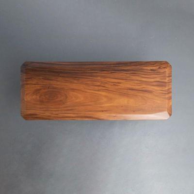 https://auctions4america.proxibid.com/Auctions-4-America/Natural-and-Resin-Live-Edge-Tables-Los-Angeles-CA/event-catalog/243587