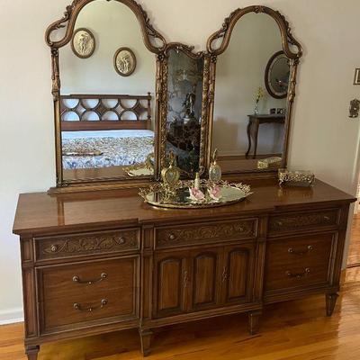 Beautiful Dresser With Mirrors