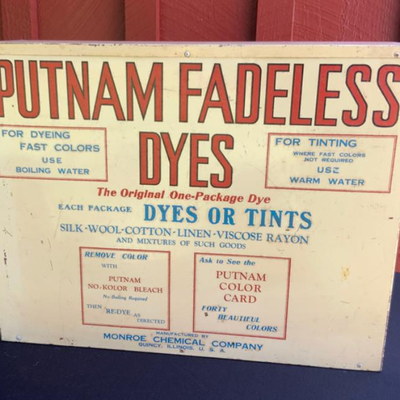Putnam Fadeless Dyes Display