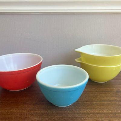 Set Of Four Vintage Pyrex Bowls In Primary ColorsÂ 